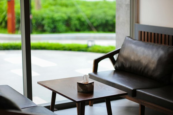 What are the essential steps for making a traditional steak and kidney pie?