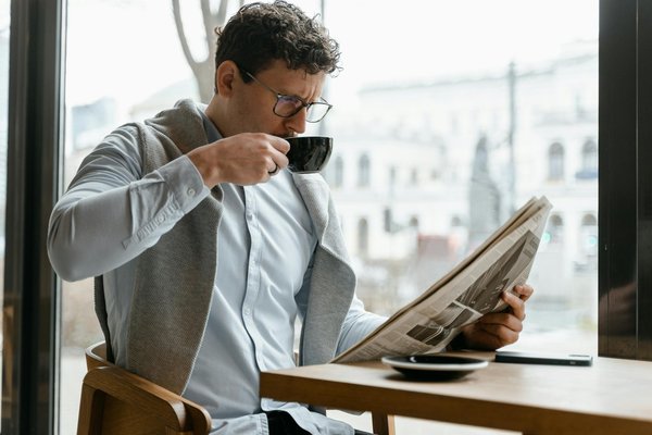 How can I find a pet-friendly restaurant in the UK?