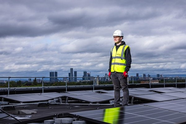 Maximizing efficiency with industrial solar panels